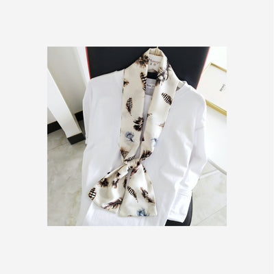 FEATHER PRINT SCARF IN CREAM