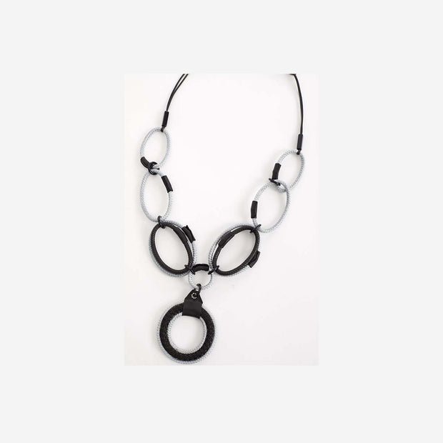 LARGE LOOP NECKLACE