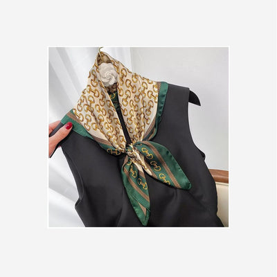 LETTER D NECK SCARF IN CREAM AND GREEN